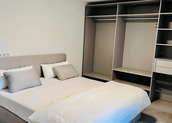City Apartments アパート ヘルツォーゲンアウラッハ